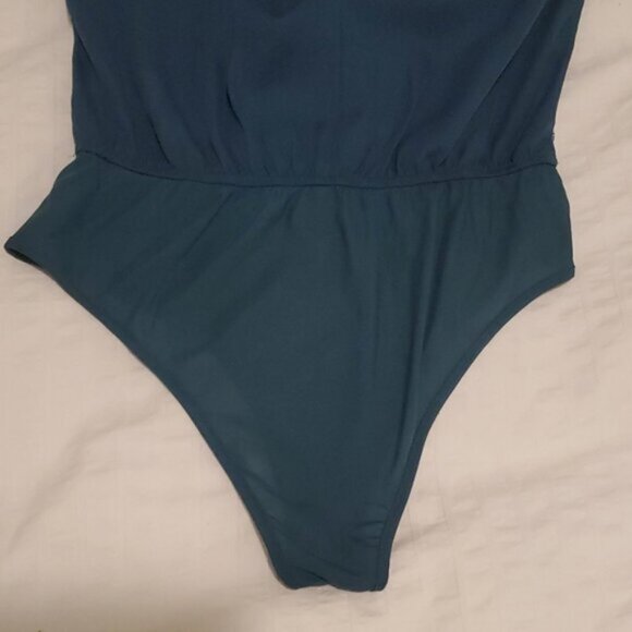 LULUMARI- NWOT- Frenchy Deep V Lace Green Bodysuit- Size S (Fits like M) - Picture 4 of 16